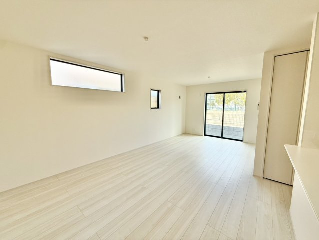 明石市魚住町西岡の居間・リビング|ご家族みんながゆったりくつろげる広々リビング♪