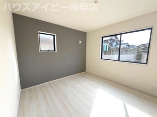 【洋室】 | 本巣市下真桑平屋の新築建売全3棟！長期優良住宅！耐震等級3・住宅性能評価書取得！お車並列3台可能！ | 本巣市下真桑平屋の新築建売全3棟！長期優良住宅！耐震等級3・住宅性能評価書取得！お車並列3台可能！