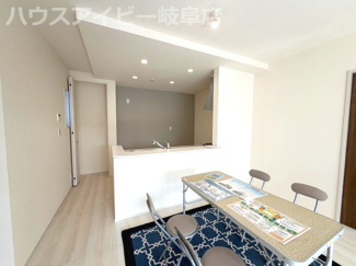 【キッチン】 | 本巣市下真桑平屋の新築建売全3棟！長期優良住宅！耐震等級3・住宅性能評価書取得！お車並列3台可能！ | 本巣市下真桑平屋の新築建売全3棟！長期優良住宅！耐震等級3・住宅性能評価書取得！お車並列3台可能！