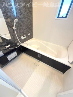 【浴室】 | 本巣市下真桑平屋の新築建売全3棟！長期優良住宅！耐震等級3・住宅性能評価書取得！お車並列3台可能！ | 本巣市下真桑平屋の新築建売全3棟！長期優良住宅！耐震等級3・住宅性能評価書取得！お車並列3台可能！