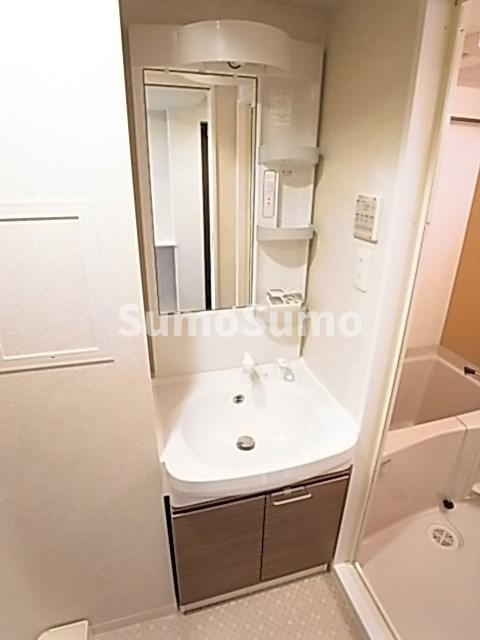 TOYOTOMi STAY　Premium 神戸湊川公園の洗面所|スペースが確保できる洗面所です