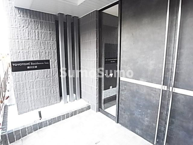 TOYOTOMi STAY　Premium 神戸湊川公園のエントランス|建物の内部です