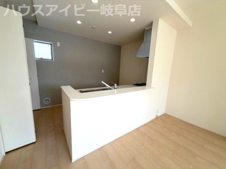 【キッチン】 | 本巣市下真桑平屋の新築建売全3棟！長期優良住宅！耐震等級3・住宅性能評価書取得！お車並列3台可能！ | 本巣市下真桑平屋の新築建売全3棟！長期優良住宅！耐震等級3・住宅性能評価書取得！お車並列3台可能！