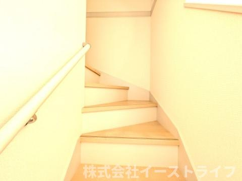 【新築戸建】　いわき市平下平窪１期　長期優良住宅　全３棟の内装|3号棟写真　階段には手すりが付いているので安心です。