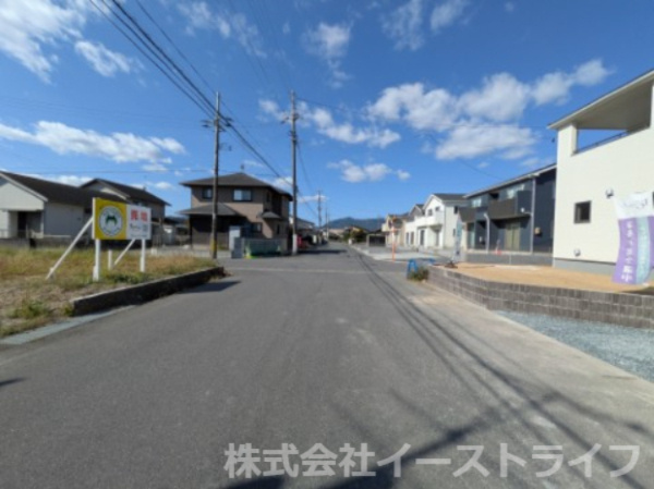 【新築戸建】　いわき市平下平窪１期　長期優良住宅　全３棟の前面道路含む現地写真|南側8.0ｍ公道