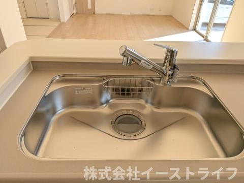 【新築戸建】　いわき市平下平窪１期　長期優良住宅　全３棟のキッチン|3号棟写真　浄水器一体型水栓です。蛇口をひねればいつでもおいしい水が飲めるのが嬉しいです(^^)/