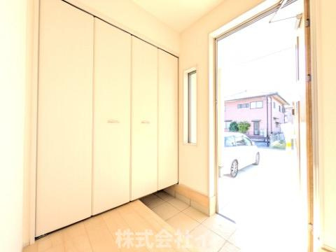 【新築戸建】　いわき市平下平窪１期　長期優良住宅　全３棟のその他|3号棟写真　玄関収納は天井いっぱいまであり靴の整理にも困りません♪