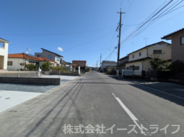 【新築戸建】　いわき市平下平窪１期　長期優良住宅　全３棟の前面道路含む現地写真|南側8.0ｍ公道