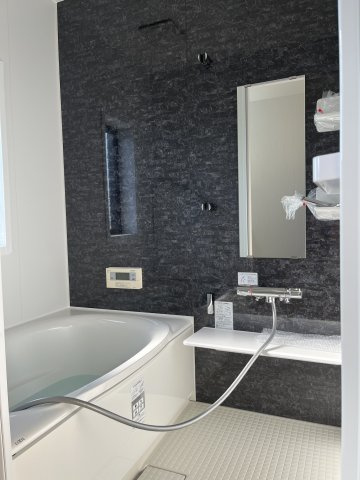 南陽市三間通　中古住宅の浴室