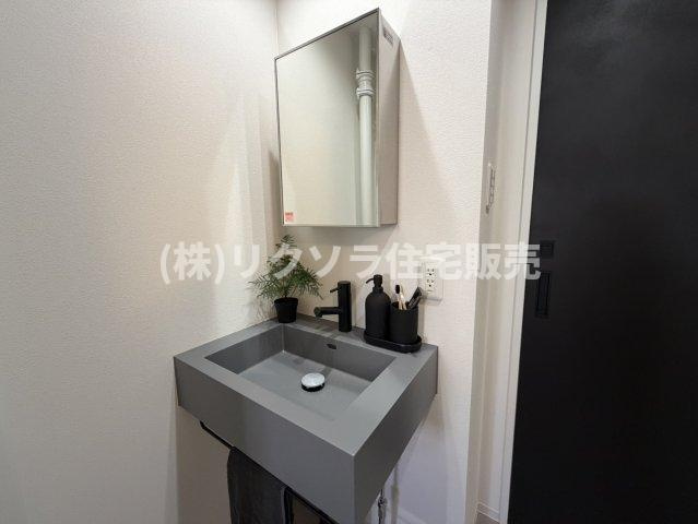 香里三井EG住宅の独立洗面台|造作洗面台
■物件内覧・資金計画相談・住宅ローン相談、リフォーム相談、お問合せ受付中■
※当日・翌日のご内覧、ご相談はお電話でのお問合せがスムーズです！