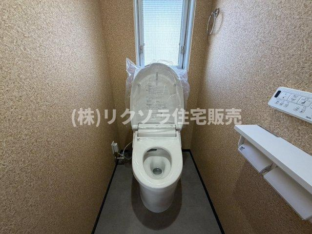 香里三井EG住宅のトイレ|温水洗浄便座
■物件内覧・資金計画相談・住宅ローン相談、リフォーム相談、お問合せ受付中■
※当日・翌日のご内覧、ご相談はお電話でのお問合せがスムーズです！