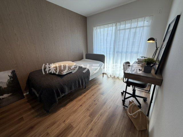 香里三井EG住宅の洋室|ベッドもついております♪
■物件内覧・資金計画相談・住宅ローン相談、リフォーム相談、お問合せ受付中■
※当日・翌日のご内覧、ご相談はお電話でのお問合せがスムーズです！