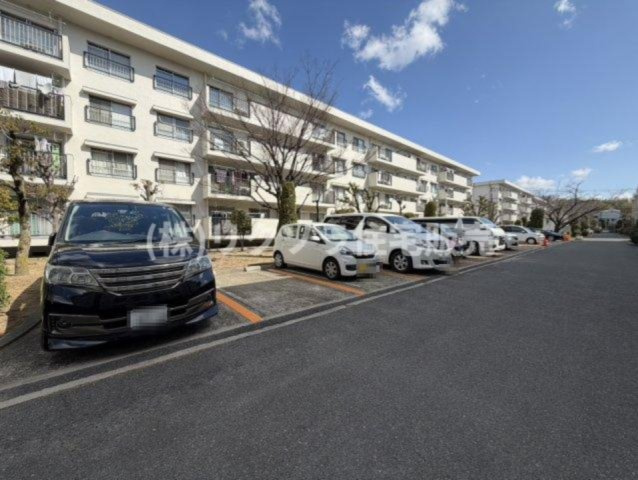 香里三井EG住宅の駐車場|■物件内覧・資金計画相談・住宅ローン相談、リフォーム相談、お問合せ受付中■
※当日・翌日のご内覧、ご相談はお電話でのお問合せがスムーズです！
