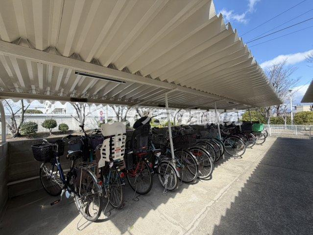 香里三井EG住宅の駐輪場|■物件内覧・資金計画相談・住宅ローン相談、リフォーム相談、お問合せ受付中■
※当日・翌日のご内覧、ご相談はお電話でのお問合せがスムーズです！