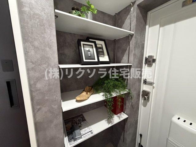 香里三井EG住宅の収納|玄関可動棚付き
■物件内覧・資金計画相談・住宅ローン相談、リフォーム相談、お問合せ受付中■
※当日・翌日のご内覧、ご相談はお電話でのお問合せがスムーズです！