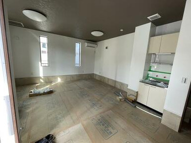 守山市伊勢町の店舗事務所の内装