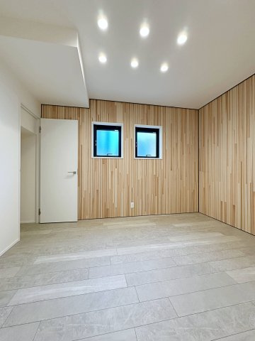 東区馬木6丁目 No.3の洋室|1階6帖の居室☆
トランクルームとして活用できますが、子供部屋や居室としても使えるようになっています♪