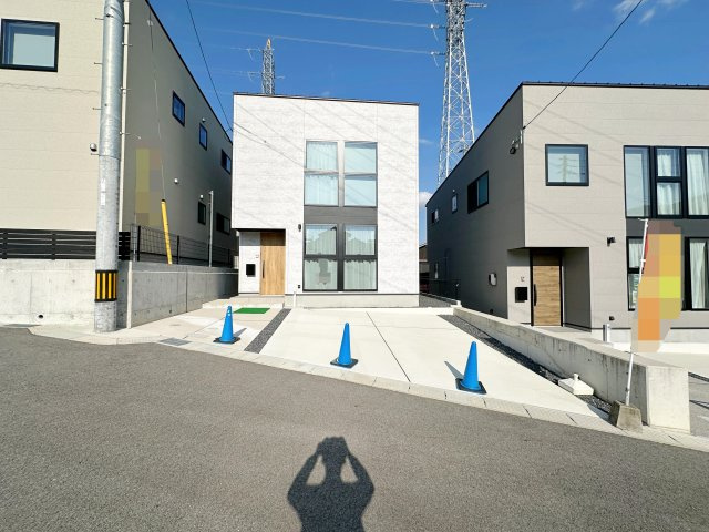 東区馬木6丁目 No.3の駐車場|車は並列3台駐車可能☆
広々とした駐車スペースは来客時なども安心なので気軽に家族や友人を招くことができます♪