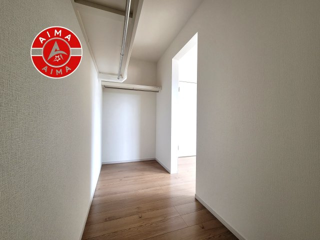 大野城市中1丁目第5-1棟（1号棟）の収納|洋服や大きな荷物が多い方や人数の多いご家族などは、一般的なクローゼットよりもウォークインクローゼットのほうが使い勝手が良いです。