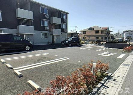 パーク根郷の駐車場