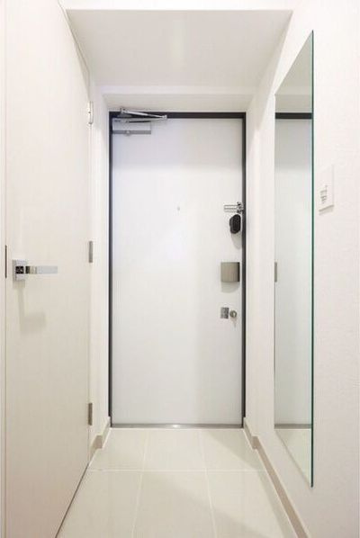 アドバンス江坂東デパールの玄関