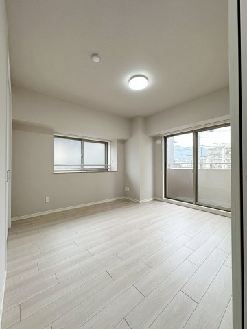 ローレルコート楽々園301の寝室|7帖の広々とした主寝室☆