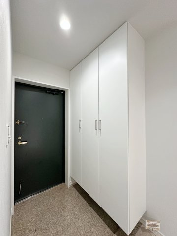 ローレルコート楽々園301の収納|シューズボックス☆
大容量のシューズボックスの為、靴もたくさん収納が可能です♪