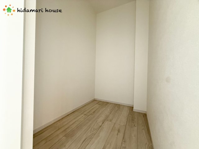桶川市末広3期　新築戸建　TERRACE01の収納|1階廊下WIC
