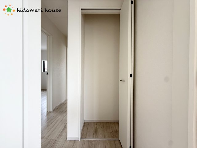 桶川市末広3期　新築戸建　TERRACE01の収納|2階廊下収納