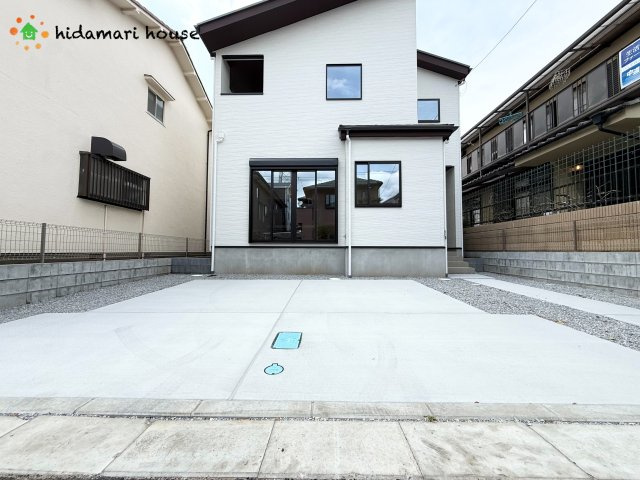 桶川市末広3期　新築戸建　TERRACE01の駐車場