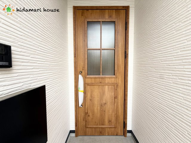 桶川市末広3期　新築戸建　TERRACE01の玄関