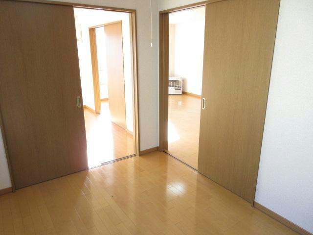 ヴァイオレットハイツの洋室