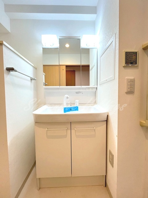 ステイブル協和の洗面所|人気の三面鏡独立洗面台♪