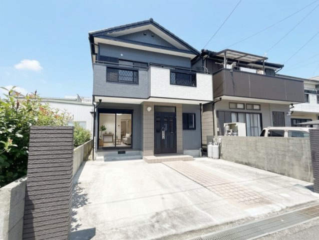 「南向き！リフォーム済4LDK」高知市大津乙　中古一戸建ての駐車場|【リフォーム済】即日内覧大歓迎。外壁塗装も完了し、価格にはリフォーム費用も含んだお得な物件です。