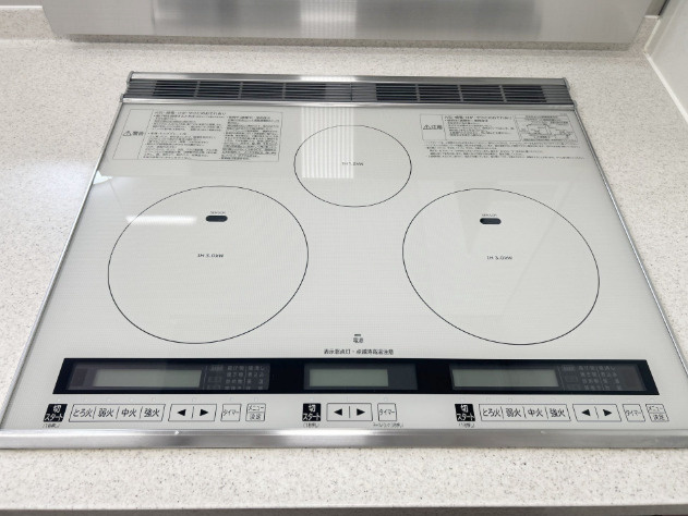 「南向き！リフォーム済4LDK」高知市大津乙　中古一戸建てのその他|【リフォーム済】火を使わず安全にお料理できる清潔なIHクッキングヒーター。お手入れも簡単で快適な調理をサポート。