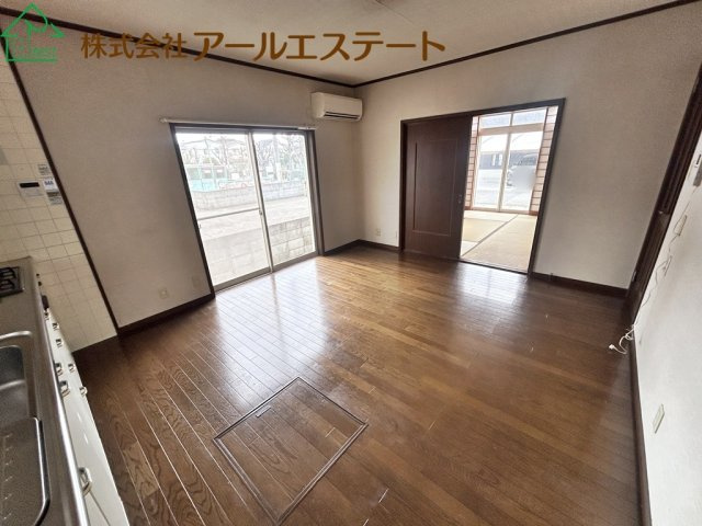 加古川市平岡町一色西1丁目　　山陽電鉄「別府駅」徒歩16分の居間・リビング