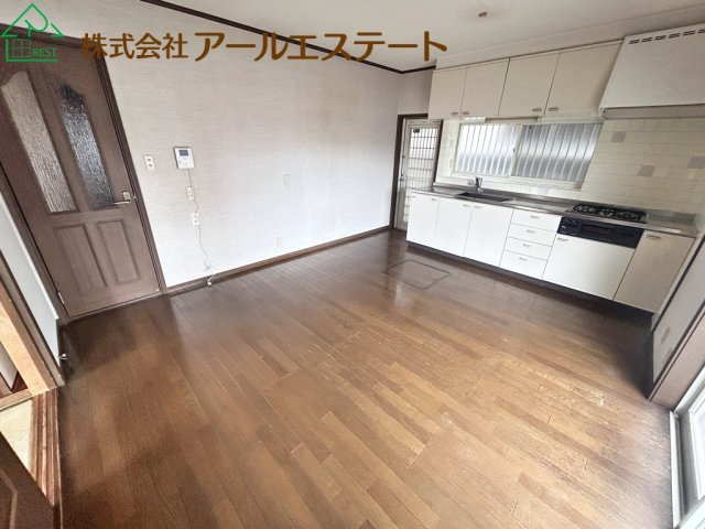 加古川市平岡町一色西1丁目　　山陽電鉄「別府駅」徒歩16分の居間・リビング