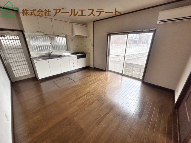 加古川市平岡町一色西1丁目　　山陽電鉄「別府駅」徒歩16分の居間・リビング