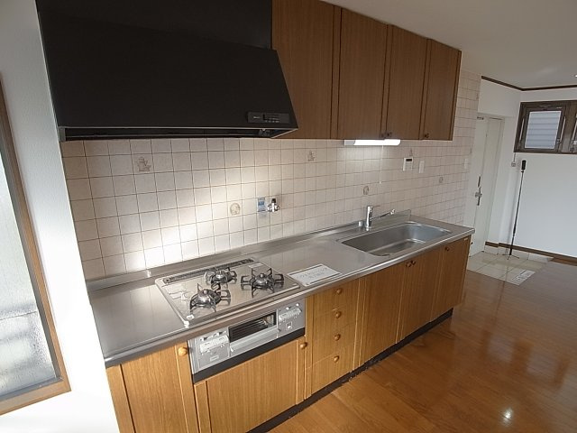 ラムール五位ノ池のキッチン|システムキッチン、3口ガスコンログリル付