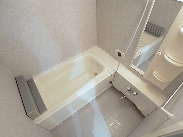 ラムール五位ノ池の浴室|広々、追炊き付きのバスルーム