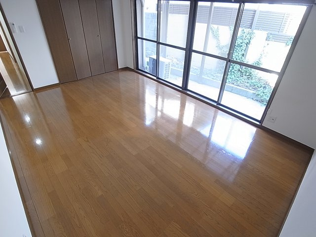 ラムール五位ノ池の内装|12帖有るかなり広い洋室です