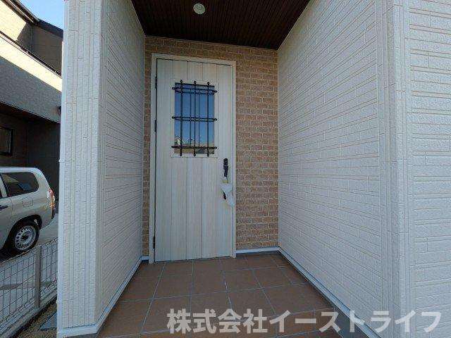 【新築戸建】　いわき市平祢宜町1期　全2棟の玄関|2号棟写真　玄関扉がおしゃれな玄関は、来客時も自慢できます！