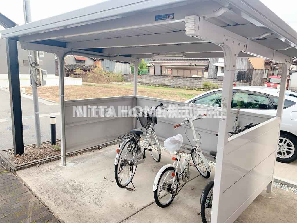 エスポワール・楯森のその他共用部分|屋根付きの駐輪場を使用することができます◇