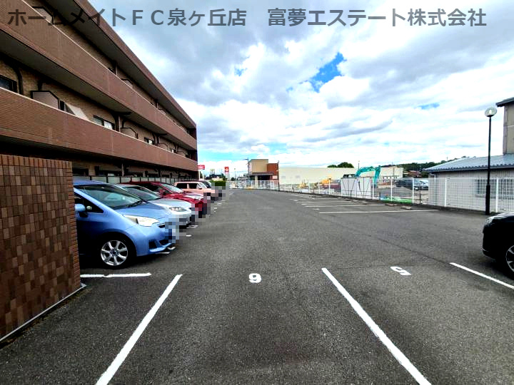 アンジュリヴェールの駐車場
