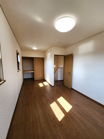 東根市神町営団一条通り　中古物件の洋室