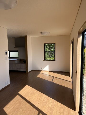 東根市神町営団一条通り　中古物件の居間・リビング|16.5帖の広々LDKです