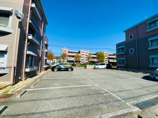 アグロスの駐車場