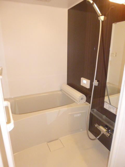 ビュウテラス菊名の浴室|追い焚き機能完備♪