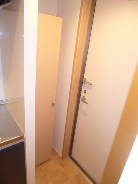 ビュウテラス菊名の玄関|シューズボックスございます♪