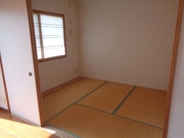 グランアッシュ寝屋川シティマークサウスリッジの和室|和室4.5帖
■物件内覧・資金計画相談・住宅ローン相談、リフォーム相談、お問合せ受付中■
※当日・翌日のご内覧、ご相談はお電話でのお問合せがスムーズです！